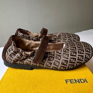 Fend  Mary Jane sandals shoes kids size EU 24 8 C New in box